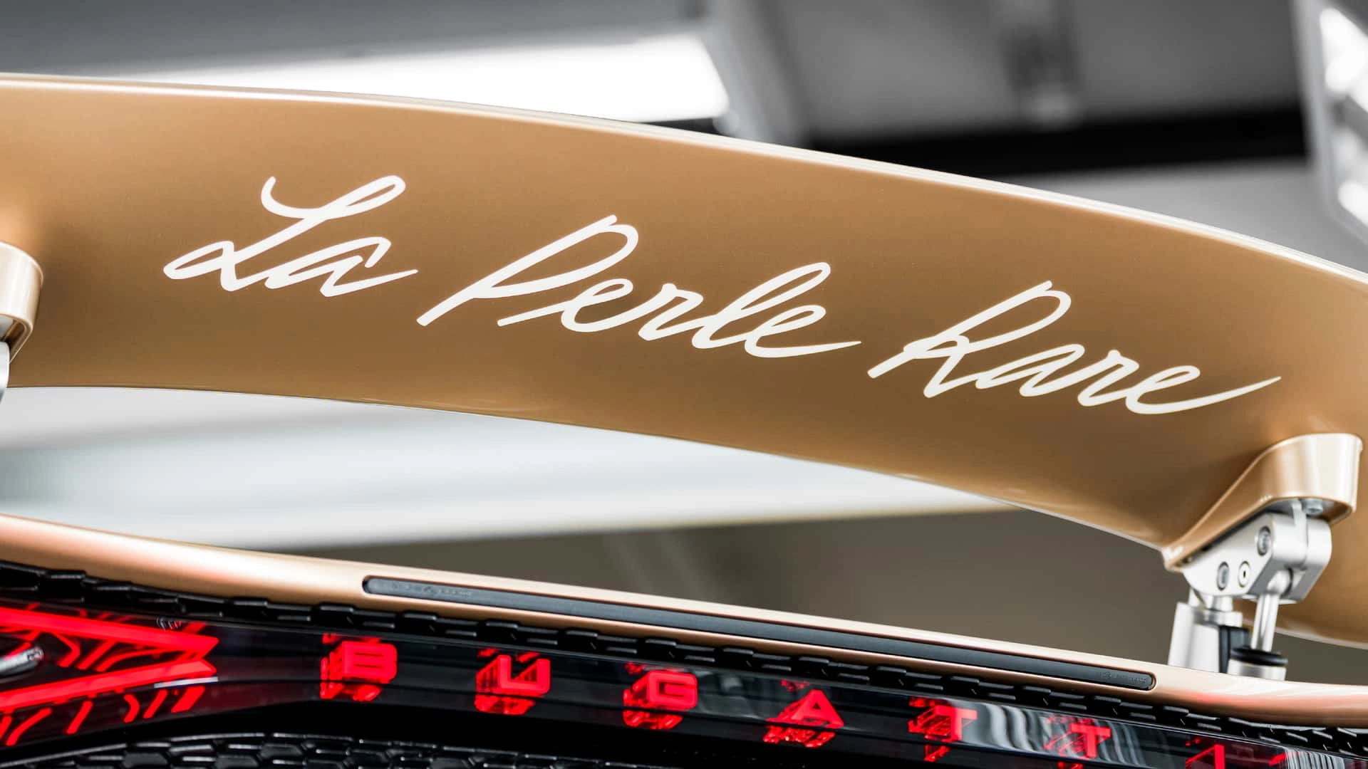 Bugatti w16 mistral la perle rare (6)